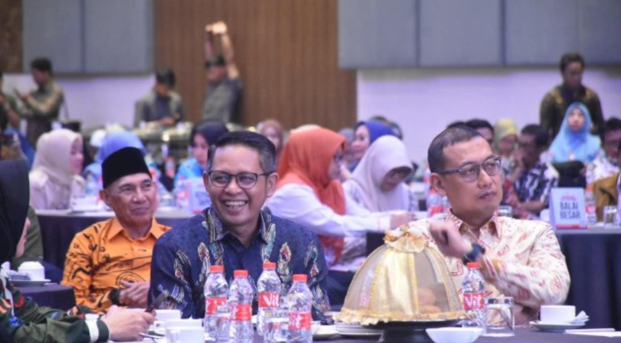 Ketua DPRD Makassar Ingatkan Pentingnya Konektor Transisi di Pemerintahan