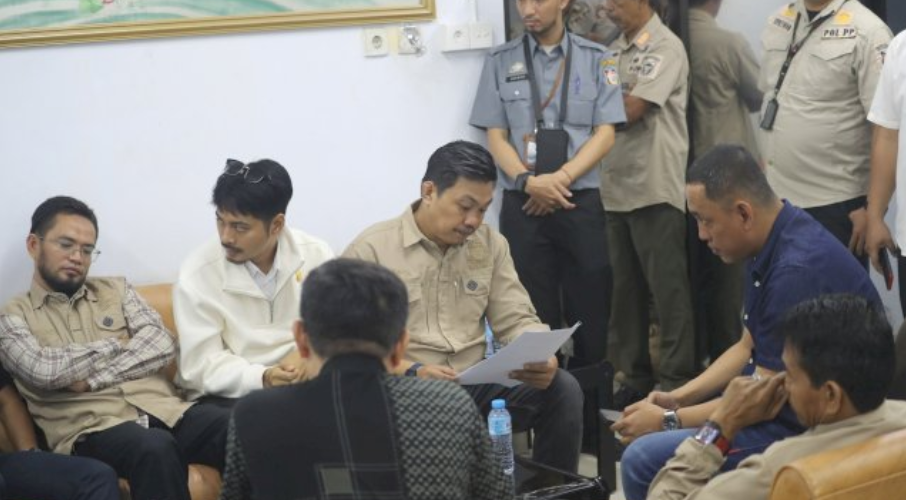 Komisi A DPRD Makassar Tinjau Langsung Aktivitas Pergudangan di Ujung Tanah
