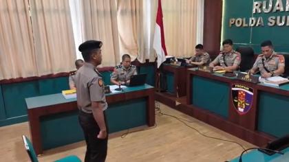 Situasi ruang sidang kode etik di Polda Sulawesi Selatan.
